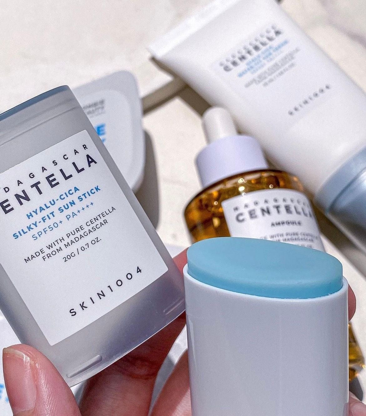 Protector solar en barra Hyalu-Cica Silky-Fit Sun Stick SPF50+ PA++++ de Skin1004