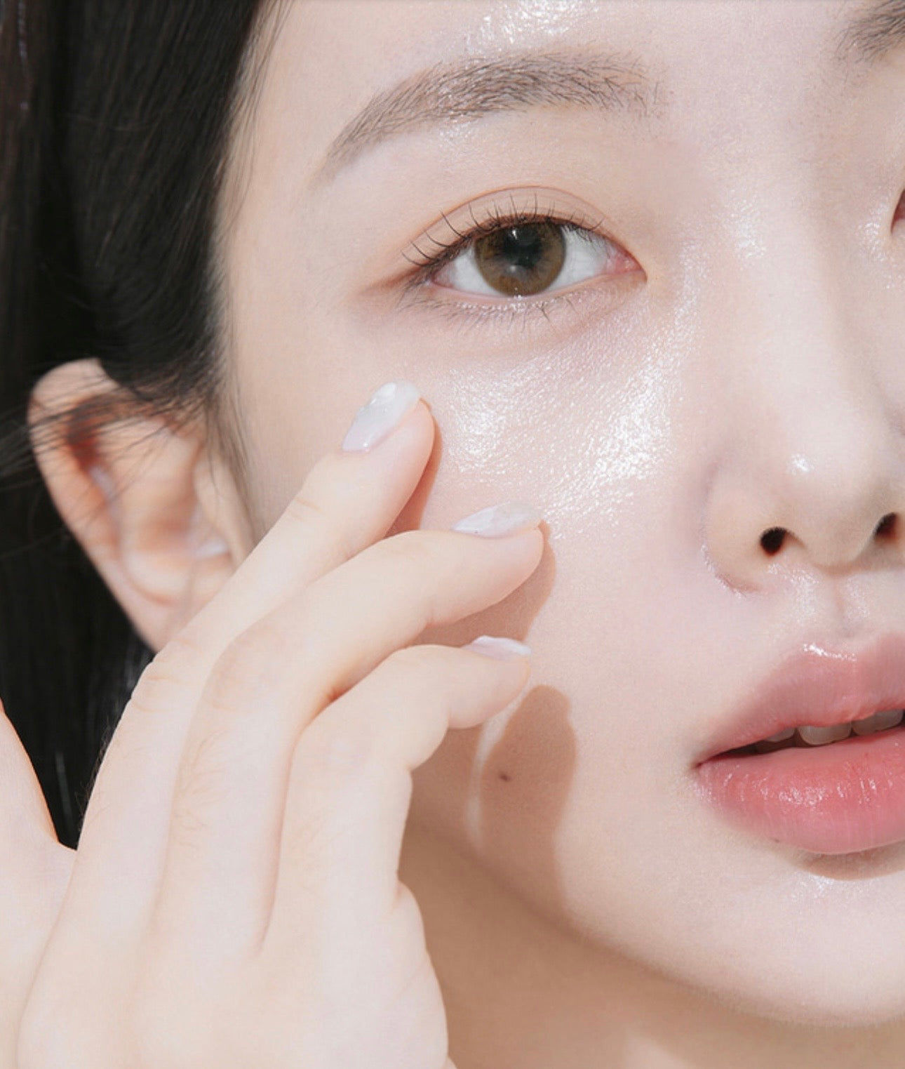Contorno de ojos masajeador: Black Yuja Bean Lifting Auto Eye Cream de HEVEBLUE