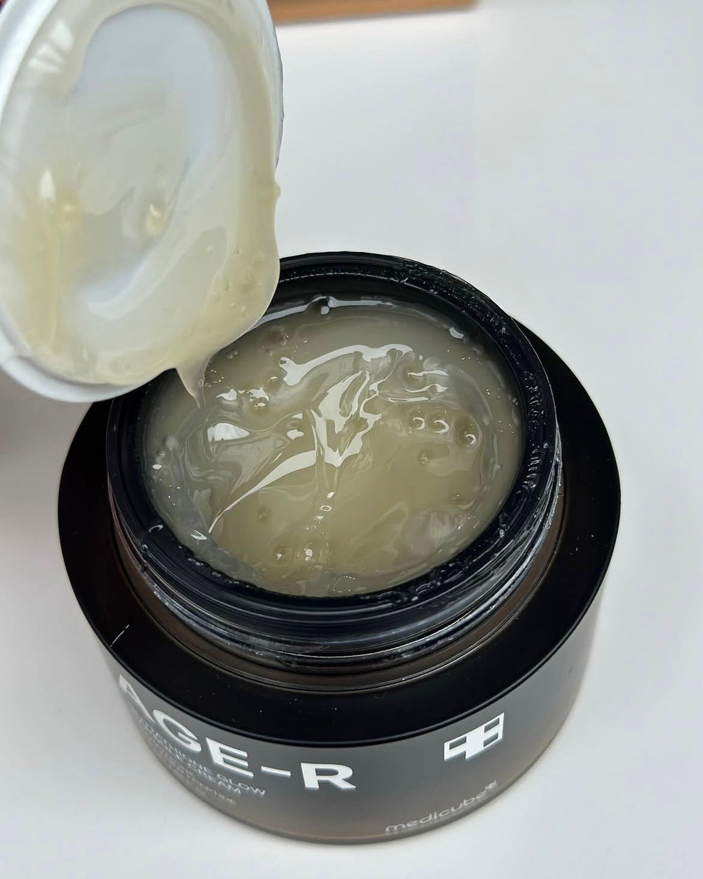 Age-R Glutathione Glow Capsule Cream de Medicube