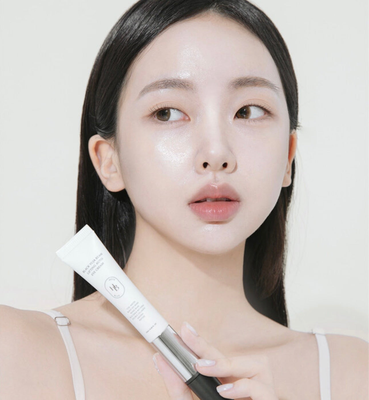Contorno de ojos masajeador: Black Yuja Bean Lifting Auto Eye Cream de HEVEBLUE